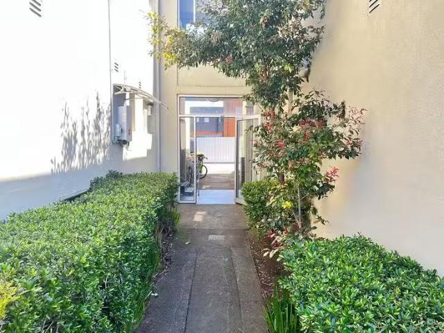 Apartment for rent in Sunshine