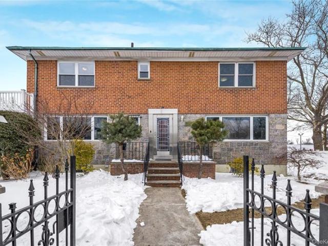 House for sale in Queens, Arverne