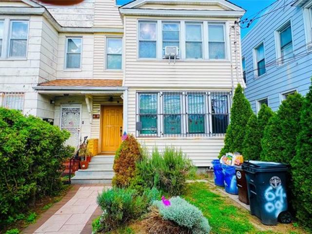 House for sale in Queens, Arverne