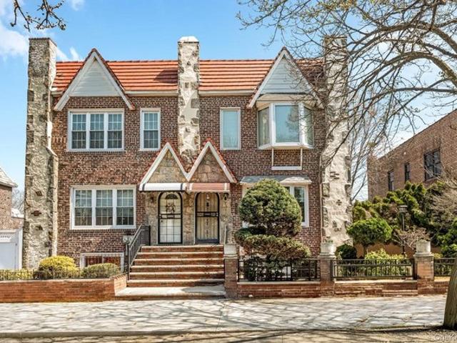 House for sale in Queens, Arverne