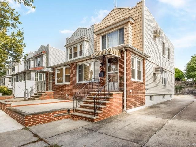 House for sale in Queens, Arverne