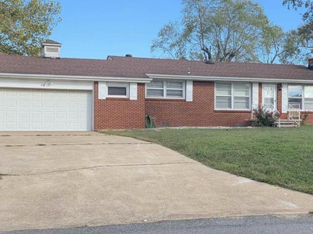 House for sale in Melbourne, Izard County