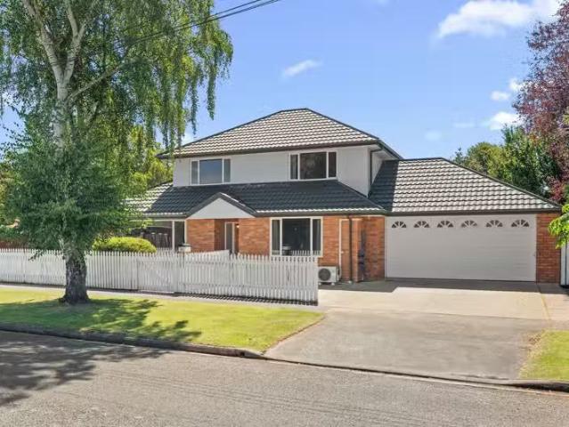 House for sale in Chaslands, Canterbury