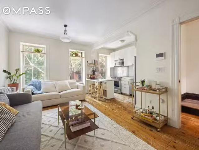House for rent in Ridgewood House for rent in Ridgewood