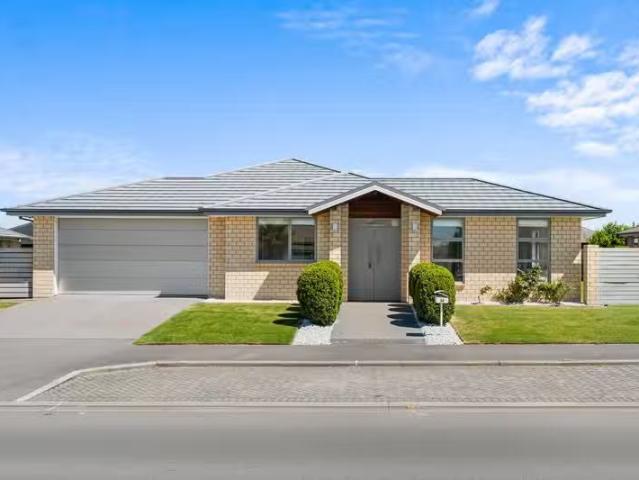 House for sale in Chaslands, Canterbury