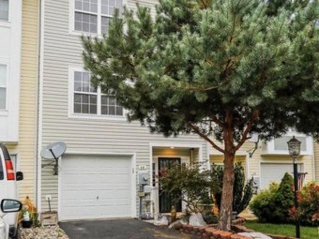 Townhouse for sale in Falling Waters, West Virginia