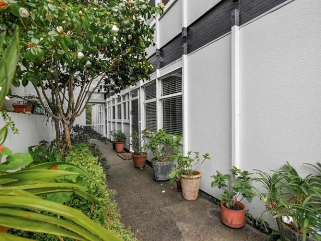 Apartment for sale in Days Bay, Wellington