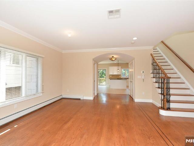 Townhouse for sale in Palisades Park