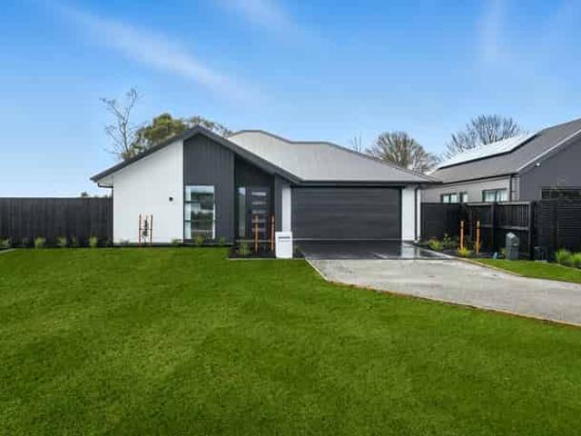House for rent in Chaslands, Canterbury
