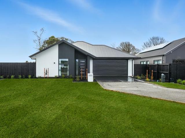 House for rent in Chaslands, Canterbury