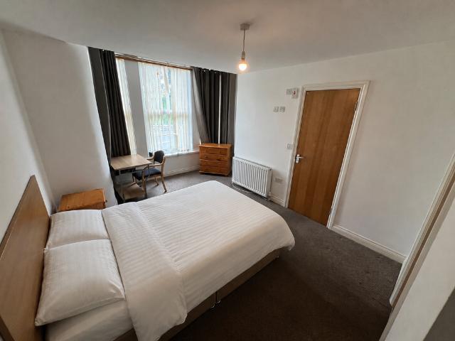 House for rent in Lipson, Mount Wise