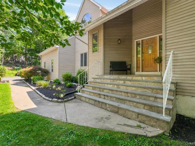 House for sale in Baldwin Place, New York