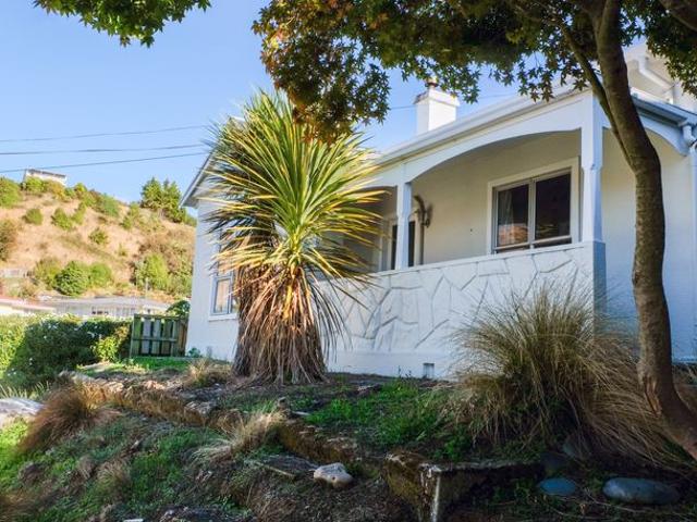 House for rent in Otakou