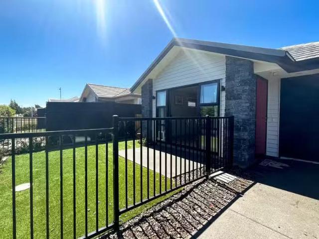 House for rent in Chaslands, Canterbury