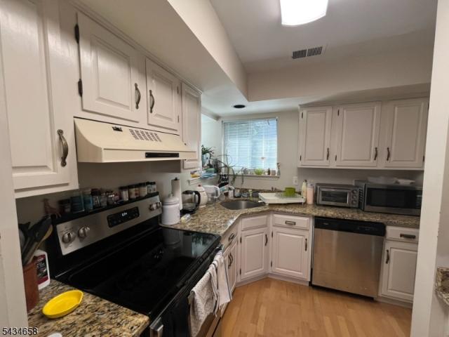 Condo for sale in Pluckemin, New Jersey
