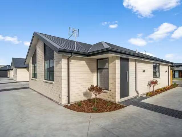 House for sale in Chaslands, Canterbury