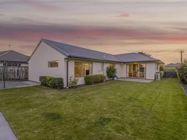 House for sale in Chaslands, Canterbury