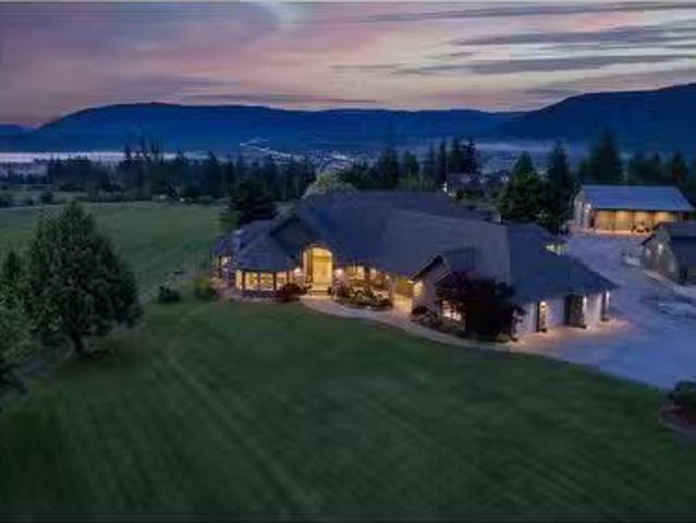 House for sale in Salmon Arm, British Columbia