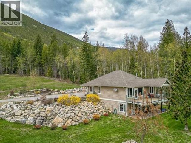 House for sale in Salmon Arm, British Columbia