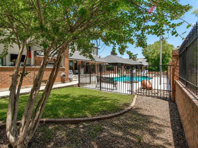 House for sale in Hollytree Subdivision, Tyler
