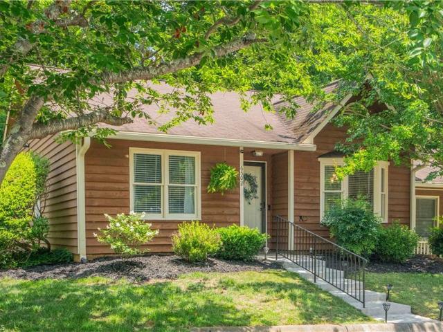 Townhouse for sale in Pfafftown, North Carolina