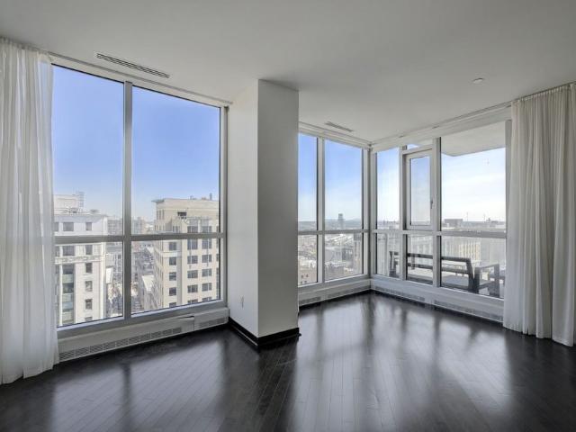 Apartment for rent in La Cité du Multimédia, Montréal