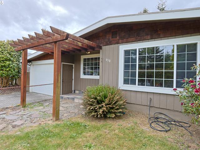 House for sale in Coos Bay
