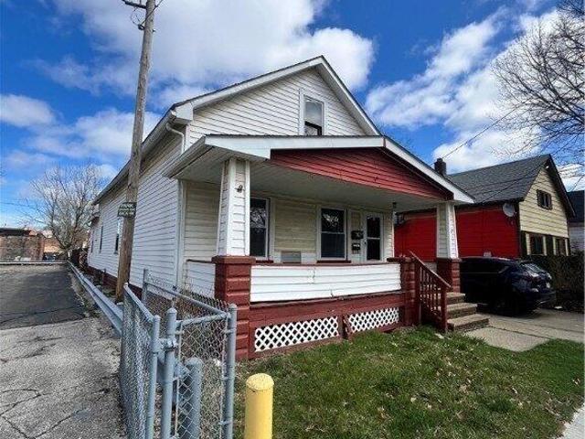 Duplex for sale in Cleveland