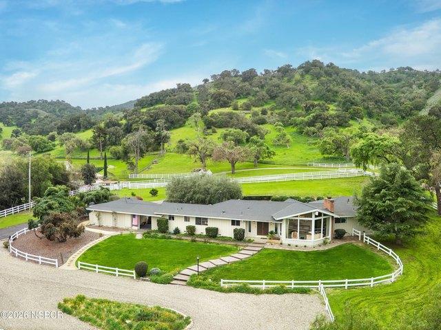 House for sale in Los Alamos, California