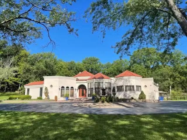 House for sale in Ballwin