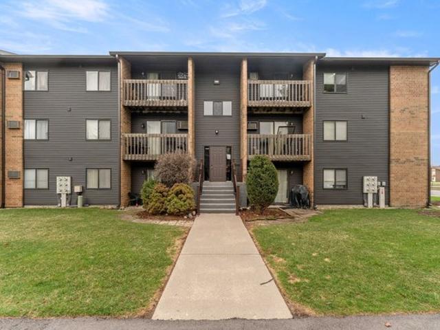 Condo for sale in Mchenry, Illinois