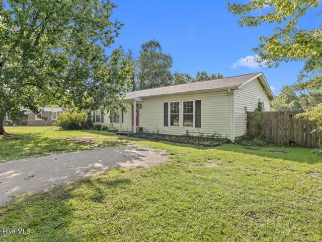 House for sale in Hubert, North Carolina
