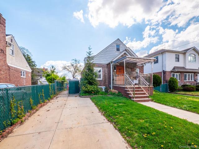 House for sale in Queens, Arverne