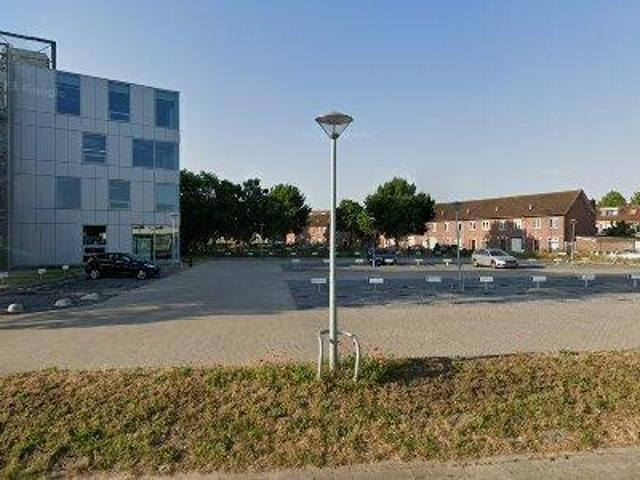Bedrijfspand te huur in Slingerweg, Breda