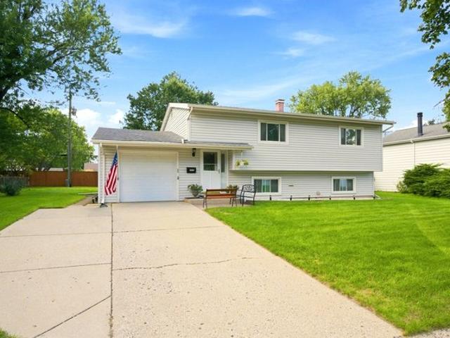 House for sale in Mchenry, Illinois