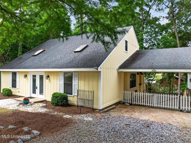 House for sale in Diamondhead, Mississippi