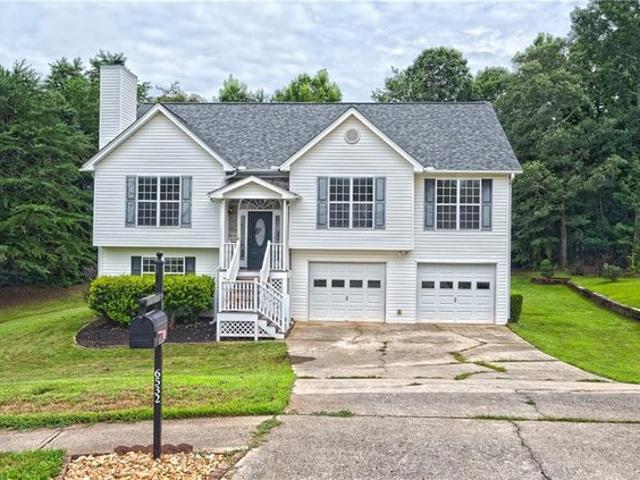 House for sale in Flowery Branch, Georgia