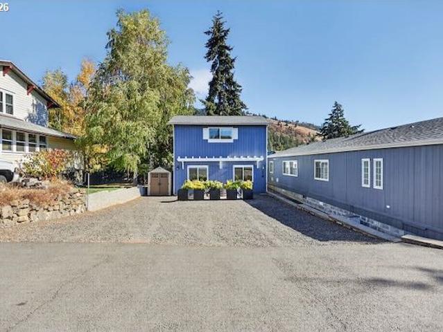 House for sale in White Salmon, Klickitat County
