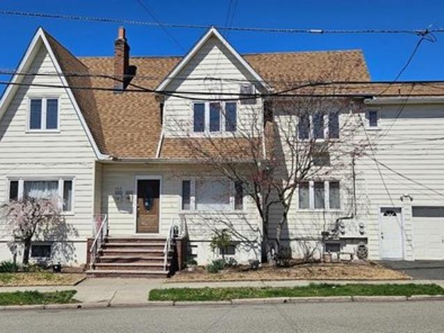 House for sale in Lyndhurst, New Jersey