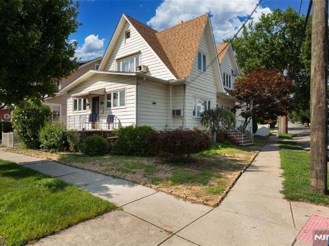 House for sale in Lyndhurst, New Jersey