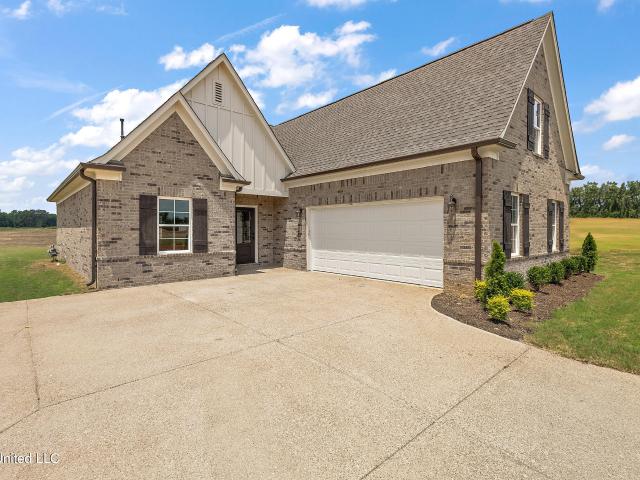 House for sale in Nesbit, Mississippi