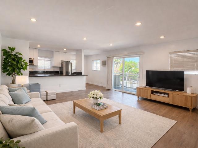 Apartment for rent in Canoga Park, California