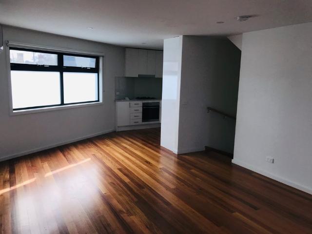 Townhouse for rent in Camerons Creek, Victoria