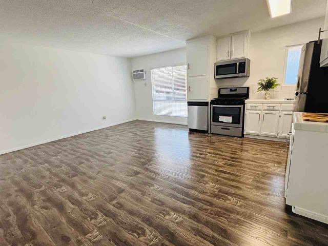 Apartment for rent in Canoga Park, California