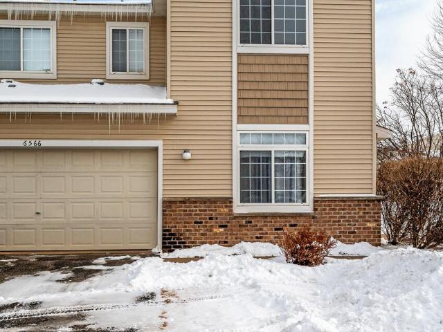 Townhouse for sale in Maple Grove