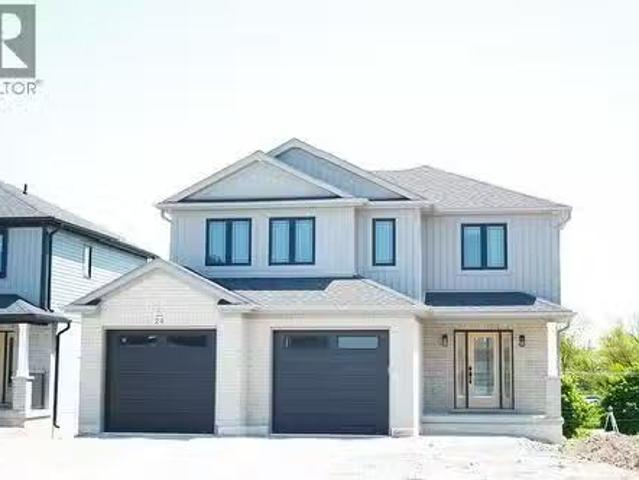 House for sale in Plympton–wyoming, Ontario