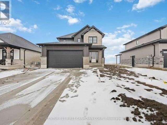 House for sale in Plympton–wyoming, Ontario