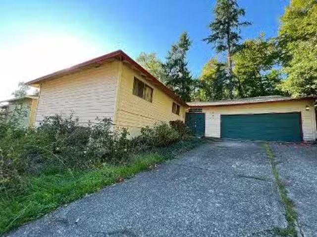 House for sale in West Linn