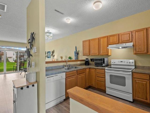 Townhouse for sale in Shakopee, Scott County
