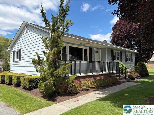 House for sale in Martins Creek, Pennsylvania